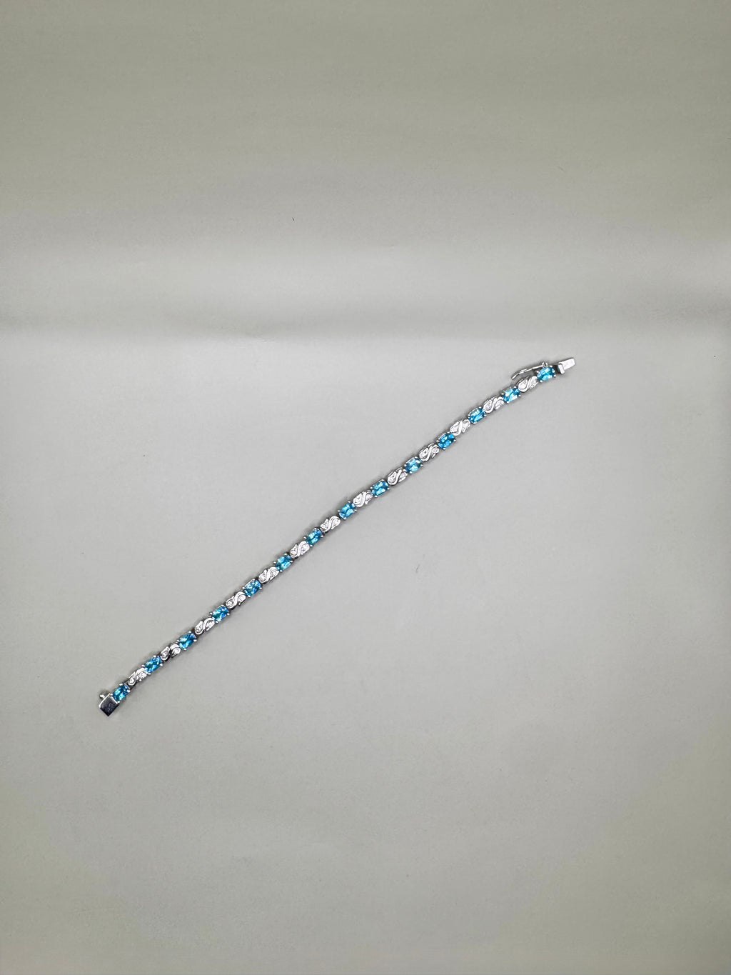 BLUE TOPAZ AND CLEAR QUARTZ BRACELET