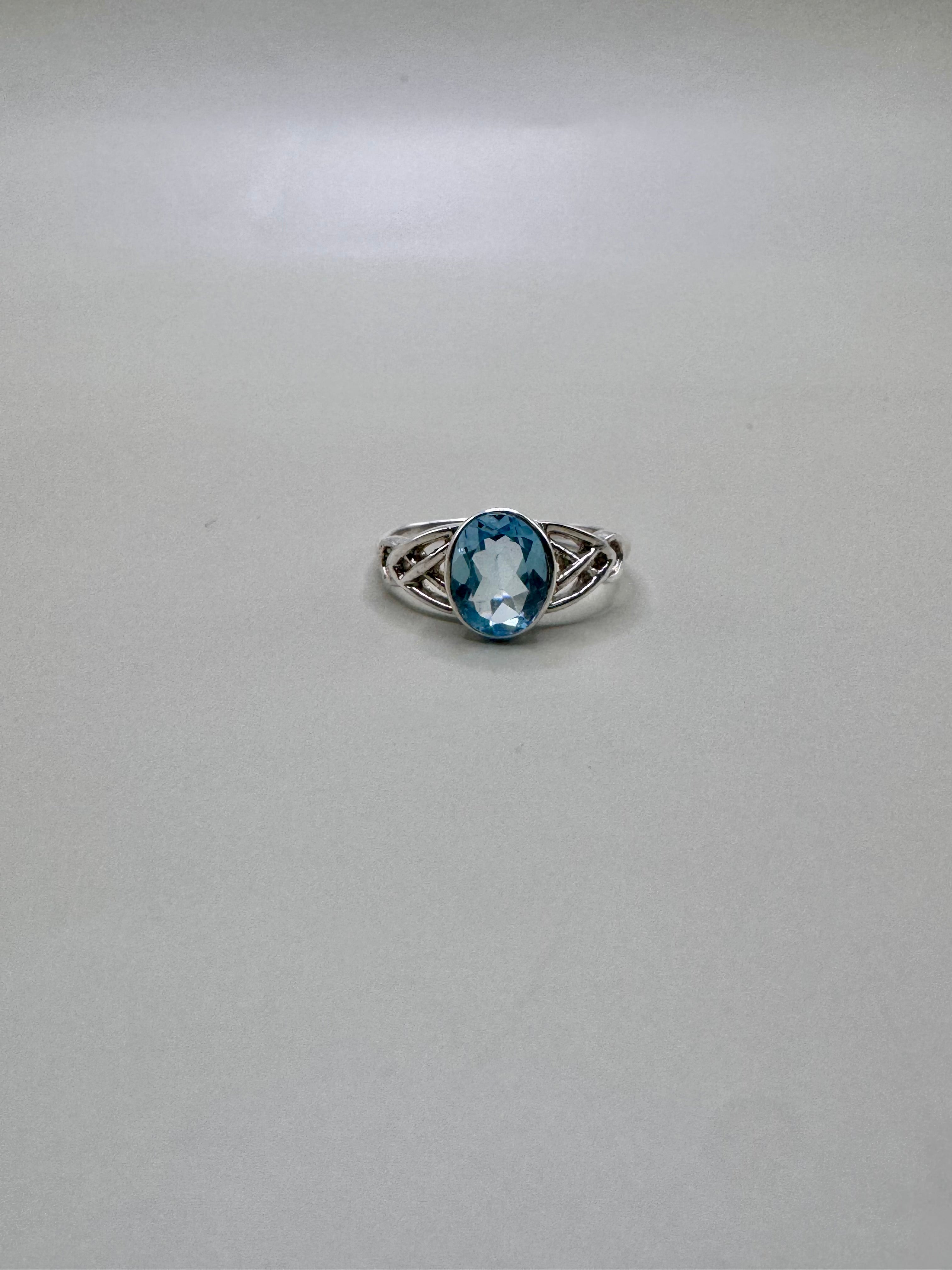 BLUE TOPAZ OVAL RING