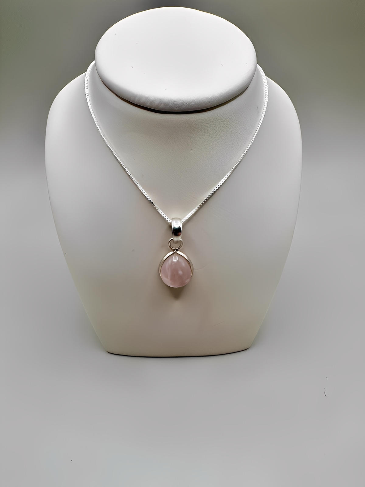 ROSE QUARTZ TEARDROP SILVER NECKLACE