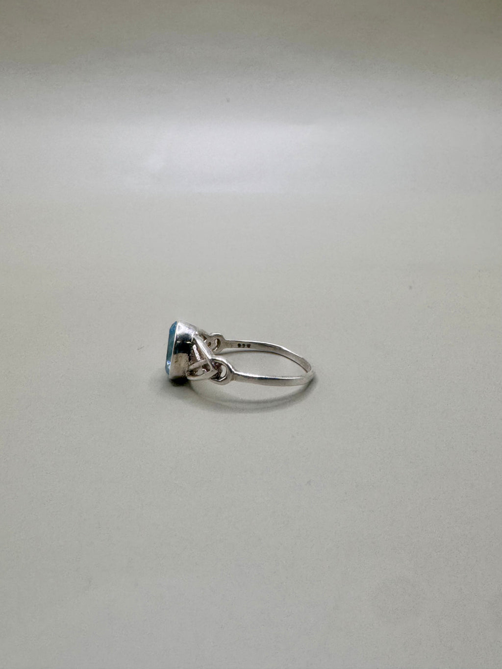 BLUE TOPAZ OVAL RING